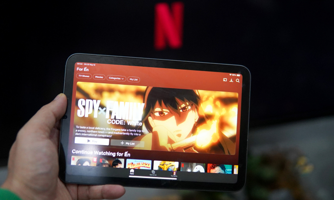 Giao diện Netflix trên máy tính bảng. Ảnh: Lưu Quý