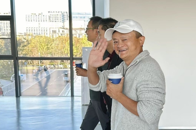 Ngày 29/11, Jack Ma có mặt tại trụ sở Alibaba ở Hàng Châu, tỉnh Chiết Giang. Nguồn ảnh: weibo