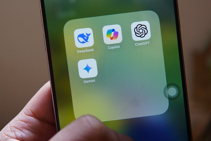 Logo Ai Deepseek, Copilot, Spletpt, Gemini trên điện thoại. Ảnh: Luu QUY