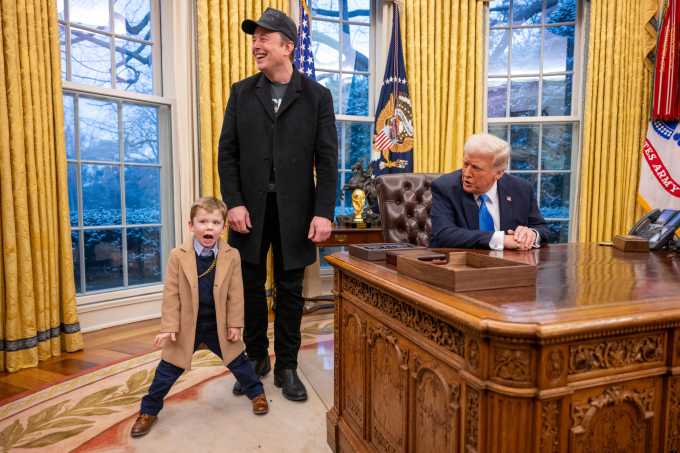 Ông Musk và con trai của ông và ông Trump đã ở trong Phòng Bầu dục của Nhà Trắng, 11/2. Ảnh: AFP