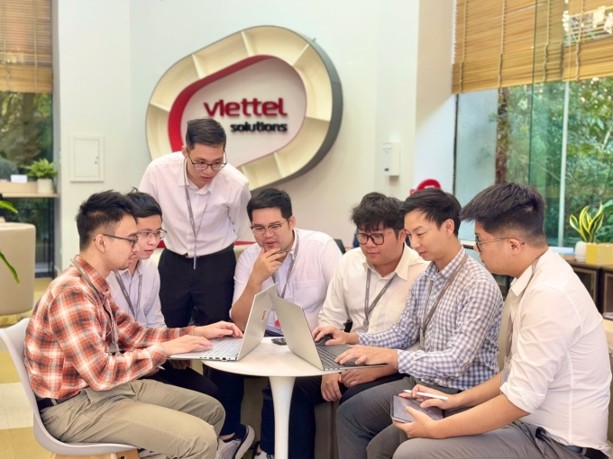 Nhóm Phát triển Giải pháp Viettel. Ảnh: Thu ha
