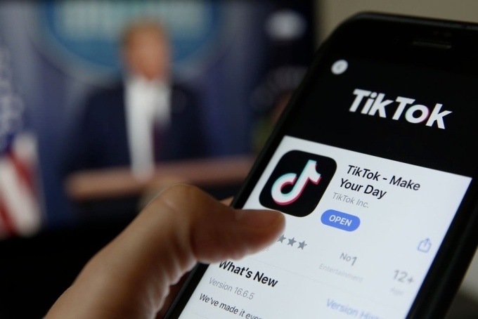 Tiktok trở lại cửa hàng ứng dụng Hoa Kỳ 2 Tiktok trở lại cửa hàng ứng dụng Hoa Kỳ Ứng dụng Tiktok trên điện thoại thông minh. Ảnh: Reuters