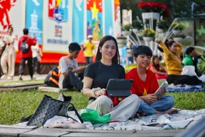 Nhiều nhà khai thác đã thêm các đài phát sóng để đáp ứng ngày 30 tháng 4