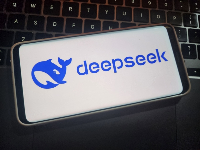 Dân biểu Hoa Kỳ đề xuất '20 -Year DeepSeek Download ' 2 Dân biểu Hoa Kỳ đề xuất '20 -Year DeepSeek Download ' Logo DeepSeek được hiển thị trên điện thoại thông minh. Ảnh: Bao Lam