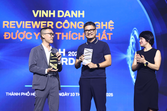 Công nghệ giúp Việt Nam giúp thay đổi thế giới ” 3 Công nghệ giúp Việt Nam giúp thay đổi thế giới ” Tran Xuan Vinh (trái) và Truong Ngoc Duong (giữa) đã giành giải thưởng Phẫu thuật phổ biến nhất.