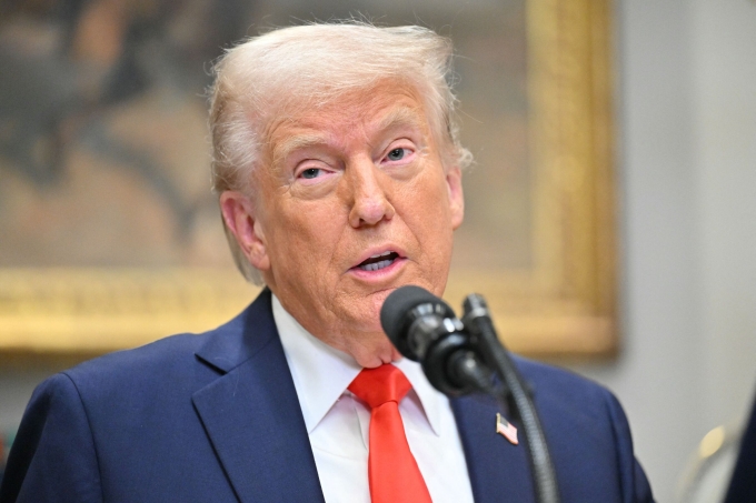 Ông Trump: TSMC sẽ đầu tư 100 tỷ đô la để xây dựng năm nhà máy ở Hoa Kỳ 2 Ông Trump: TSMC sẽ đầu tư 100 tỷ đô la để xây dựng năm nhà máy ở Hoa Kỳ Tổng thống Mỹ Donald Trump đã trả lời các phương tiện truyền thông tại Nhà Trắng Roosevelt vào ngày 3 tháng 3. Ảnh: AFP