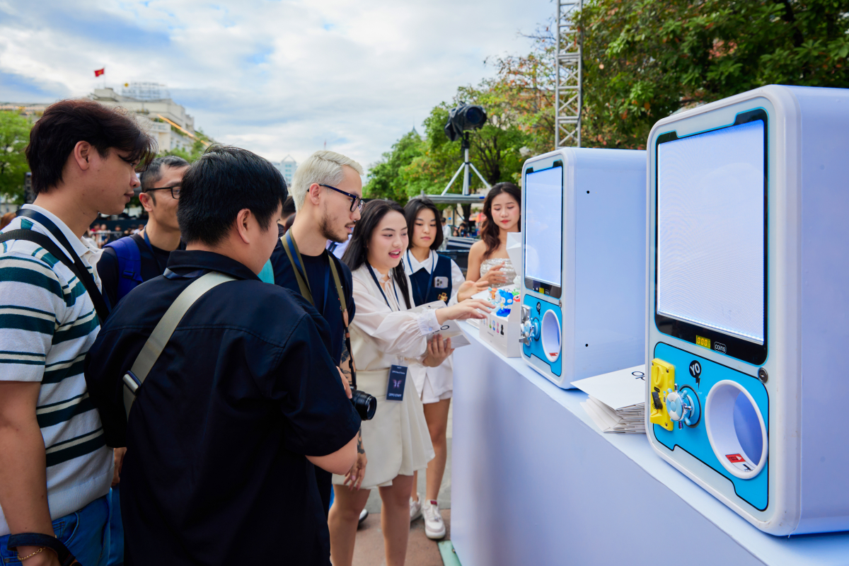 Những người trẻ tuổi khám phá công nghệ trong loạt phim Oppo Reno13 3 Những người trẻ tuổi khám phá công nghệ trong loạt phim Oppo Reno13 Những người trẻ tuổi khám phá công nghệ trong loạt phim Oppo Reno13