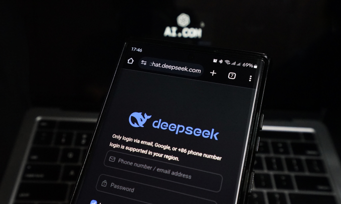 Chủ sở hữu bí ẩn AI.com 2 Chủ sở hữu bí ẩn AI.com Khi nhập tên miền AI.com, giao diện DeepSeek trên điện thoại thông minh. Ảnh: Bao Lam