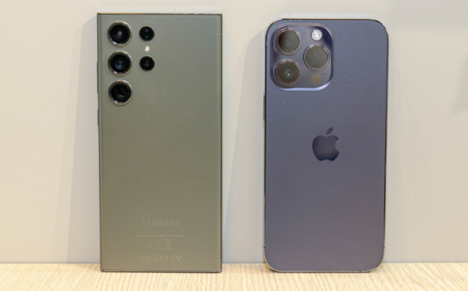 Samsung và Apple cạnh tranh để tăng dung lượng pin điện thoại di động 2 Samsung và Apple cạnh tranh để tăng dung lượng pin điện thoại di động Galaxy S23 Ultra và iPhone 14 Pro Max. Ảnh: Huy duc