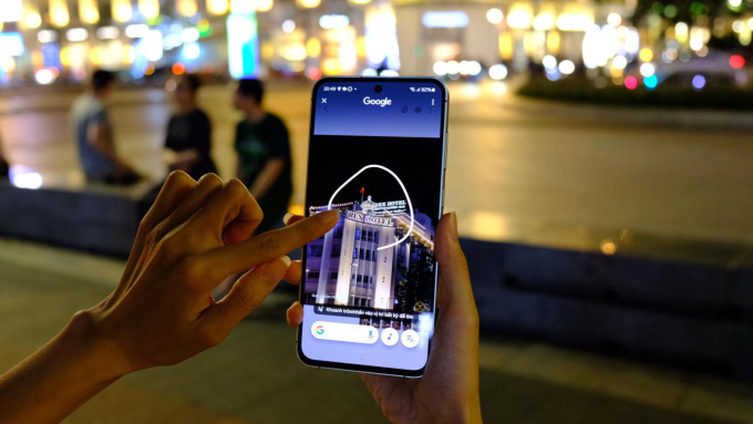 Galaxy S24 FE - Phân khúc thị trường cao cấp điện thoại thông minh nổi tiếng 4 Galaxy S24 FE - Phân khúc thị trường cao cấp điện thoại thông minh nổi tiếng Tính năng tròn của việc tìm kiếm bất cứ thứ gì xuất hiện trên Samsung Galaxy S24 Fe. Ảnh: Phuong Tran