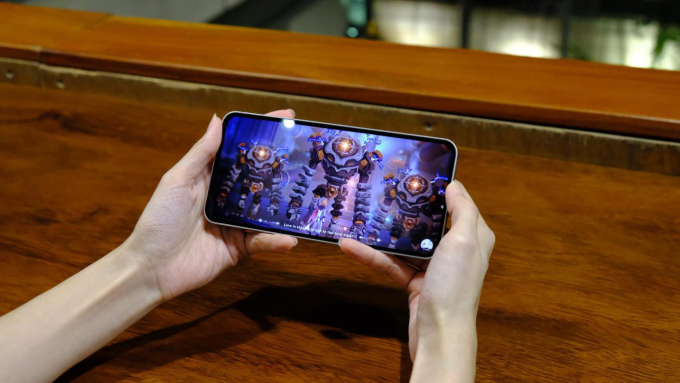 Galaxy S24 FE - Phân khúc thị trường cao cấp điện thoại thông minh nổi tiếng 3 Galaxy S24 FE - Phân khúc thị trường cao cấp điện thoại thông minh nổi tiếng Samsung Galaxy S24 Fe có thể thực hiện các nhiệm vụ nặng nề. Ảnh: Phuong Tran