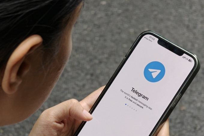 Phản hồi của người dùng về "Dừng Việt Nam Telegram" 2 Phản hồi của người dùng về "Dừng Việt Nam Telegram" Người dùng sử dụng ứng dụng Telegram. Ảnh: Trong dat