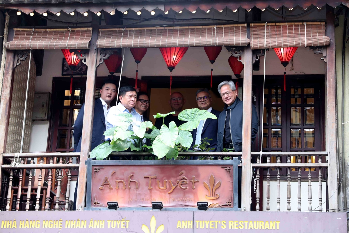 Tỷ phú Jensen Huang ăn Hà Nội 6 Tỷ phú Jensen Huang ăn Hà Nội Tỷ phú Jensen Huang ăn Hà Nội