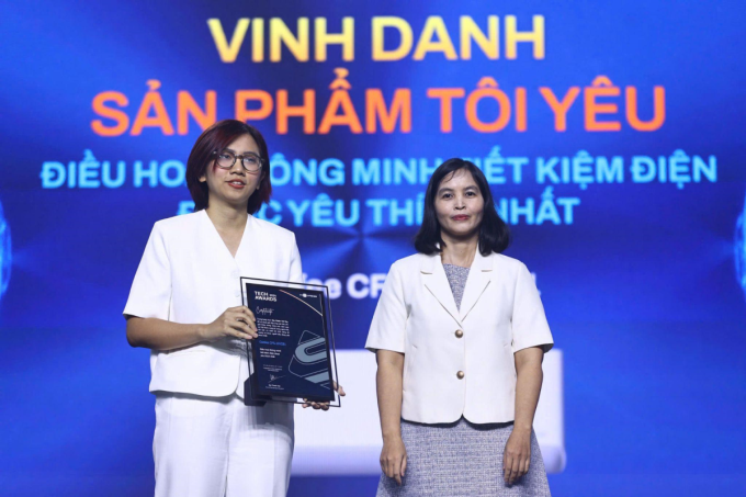 Các yếu tố giúp điều chỉnh comfee để giành giải thưởng sản phẩm tôi thích 2024 2 Các yếu tố giúp điều chỉnh comfee để giành giải thưởng sản phẩm tôi thích 2024 Cô Dang Truc Linh đã nhận được điều hòa không khí thông minh năng lượng yêu thích của mình cho thương hiệu Comfee. Ảnh: Khuong Nguyen