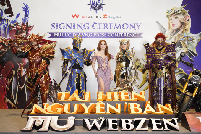 Vnggames sắp phát hành phiên bản di động của MU trực tuyến 4 Vnggames sắp phát hành phiên bản di động của MU trực tuyến Ninh Duong lan Ngoc là Đại sứ MU VNG. Ảnh: Vnggames
