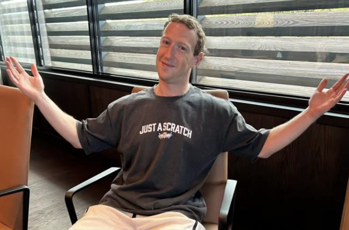 "Nâng cấp" của Mark Zuckerberg 2 "Nâng cấp" của Mark Zuckerberg CEO Meta Mark Zuckerberg. Ảnh: Instagram/Zuck