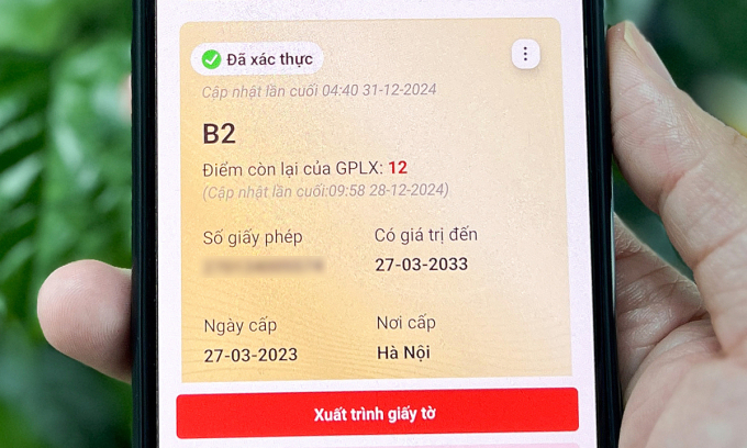 Mất mát khi cài đặt ứng dụng để nhận bằng lái xe 2 Mất mát khi cài đặt ứng dụng để nhận bằng lái xe Thông tin giấy phép của người lái được hiển thị trên ứng dụng VNEID tích hợp tự động. Ảnh: Minh hy