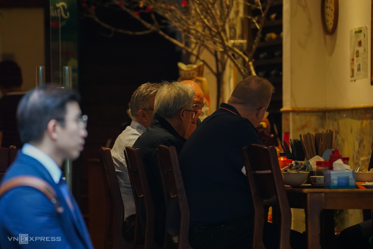 Tỷ phú Jensen Huang ăn Hà Nội 4 Tỷ phú Jensen Huang ăn Hà Nội Tỷ phú Jensen Huang ăn Hà Nội