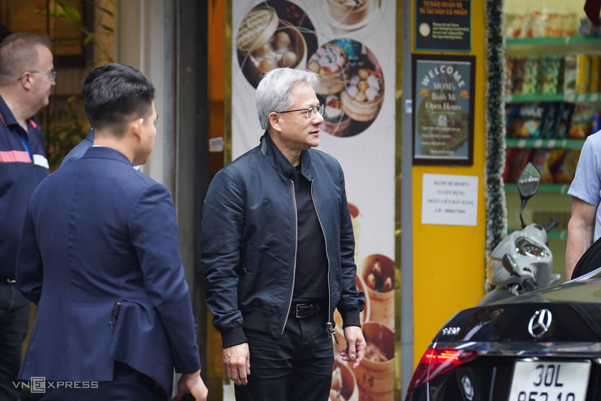 Tỷ phú Jensen Huang ăn Hà Nội 5 Tỷ phú Jensen Huang ăn Hà Nội Tỷ phú Jensen Huang ăn Hà Nội