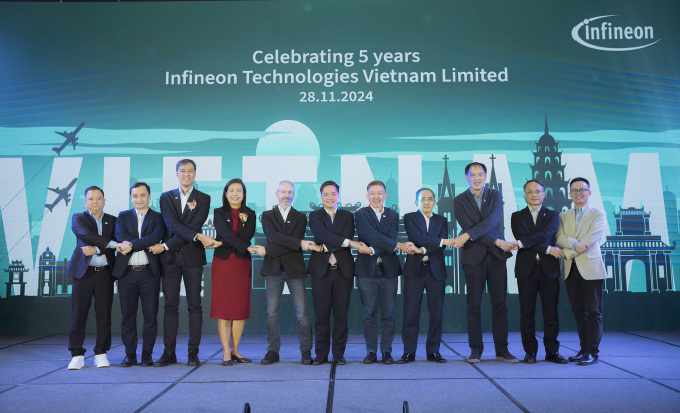 Infineon và Phenikaa hợp tác trong việc phát triển công nghệ bán dẫn 3 Infineon và Phenikaa hợp tác trong việc phát triển công nghệ bán dẫn Đại diện của các nhà lãnh đạo của cả hai bên trong sự kiện này. hình ảnh: