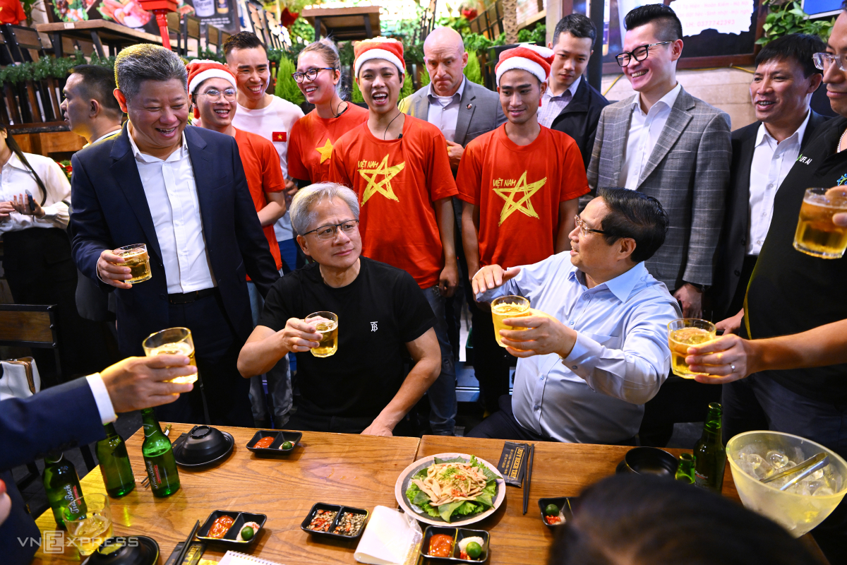 Tỷ phú Jensen Huang ăn Hà Nội 8 Tỷ phú Jensen Huang ăn Hà Nội Tỷ phú Jensen Huang ăn Hà Nội