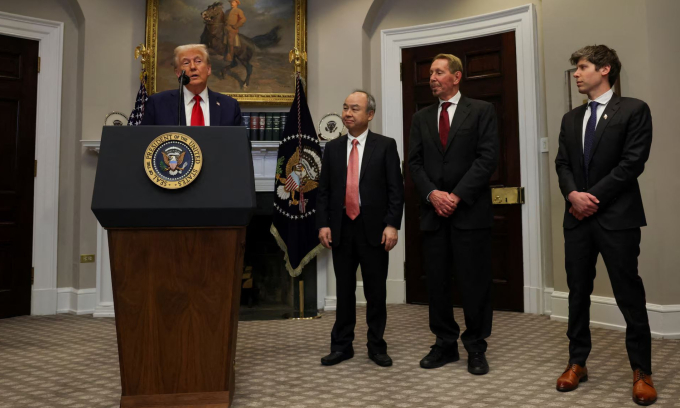 Ông Trump thông báo về việc giải mã dự án Super AI 500 tỷ đô la 2 Ông Trump thông báo về việc giải mã dự án Super AI 500 tỷ đô la Ông Trump (trái) và CEO đã công bố dự án Stargate vào ngày 21 tháng 1. Ảnh: Reuters
