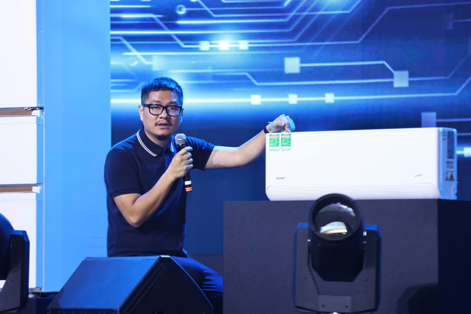 Các yếu tố giúp điều chỉnh comfee để giành giải thưởng sản phẩm tôi thích 2024 3 Các yếu tố giúp điều chỉnh comfee để giành giải thưởng sản phẩm tôi thích 2024 Kol Duong de đánh giá điều hòa không khí Comfee tại Giải thưởng Công nghệ 2024. Ảnh: Khuong Nguyen