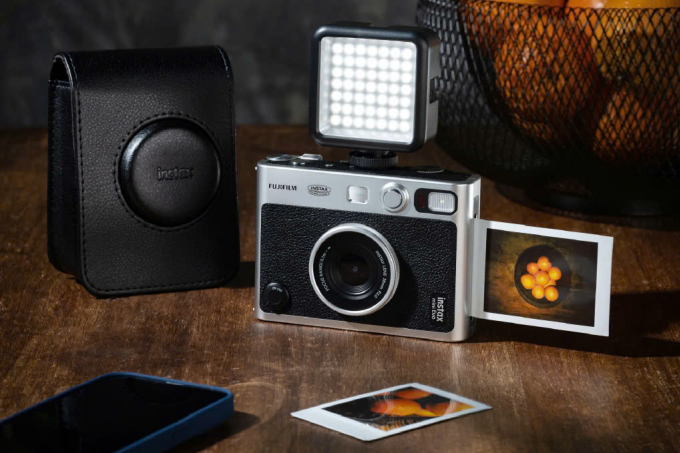 Fujifilm ra mắt Instax Mini Evo Limited Edition 3 Fujifilm ra mắt Instax Mini Evo Limited Edition Máy ảnh có thể sử dụng 100 tờ cùng một lúc. Ảnh: Fujifu