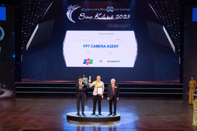 Sê -ri Sản phẩm và Dịch vụ Công nghệ FPT trong nhóm tốt nhất Tại sao Khue Tại sao Khue 2025 2 Sê -ri Sản phẩm và Dịch vụ Công nghệ FPT trong nhóm tốt nhất Tại sao Khue Tại sao Khue 2025 Con trai của ông Dinh Cao - FPT Corporation, giám đốc máy ảnh FPT và các sản phẩm nhà thông minh FPT, FPT Group đã nhận được danh hiệu trên sân khấu. Ảnh: FPT
