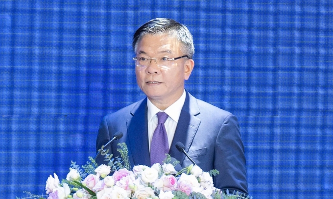 Ai sẽ thực hiện một bước nhảy vọt trong chăm sóc sức khỏe 2 Ai sẽ thực hiện một bước nhảy vọt trong chăm sóc sức khỏe Phó Thủ tướng Le Thanh Long đã phát biểu tại Diễn đàn. Ảnh: THU GANG