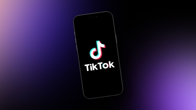 Biểu tượng Tiktok trên nền điện thoại. Ảnh: Macro