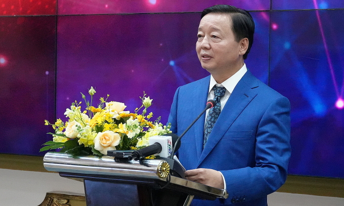 Hồ Chí Minh Thành phố bắt tay AMD phát triển nguồn nhân lực AI 3 Hồ Chí Minh Thành phố bắt tay AMD phát triển nguồn nhân lực AI Phó Thủ tướng Tran Hong Ha đã phát biểu tại sự kiện này. Ảnh: Hoang Nhan