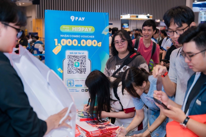 9 Thanh toán trong top 5 kênh thanh toán phổ biến nhất trong Gameverse 2025 4 9 Thanh toán trong top 5 kênh thanh toán phổ biến nhất trong Gameverse 2025 Gian hàng 9-Due nổi bật, thu hút hàng ngàn du khách để nhận và nhận quà tặng. Ảnh: 9 thanh toán
